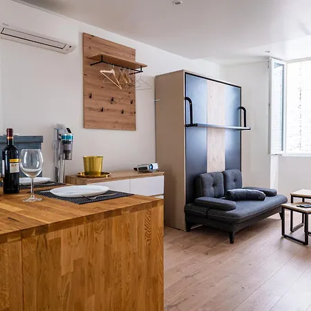 Les Du Castillet Apartment