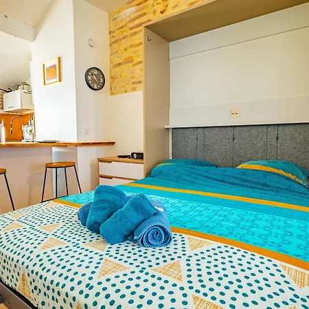 Les Du Castillet アパート